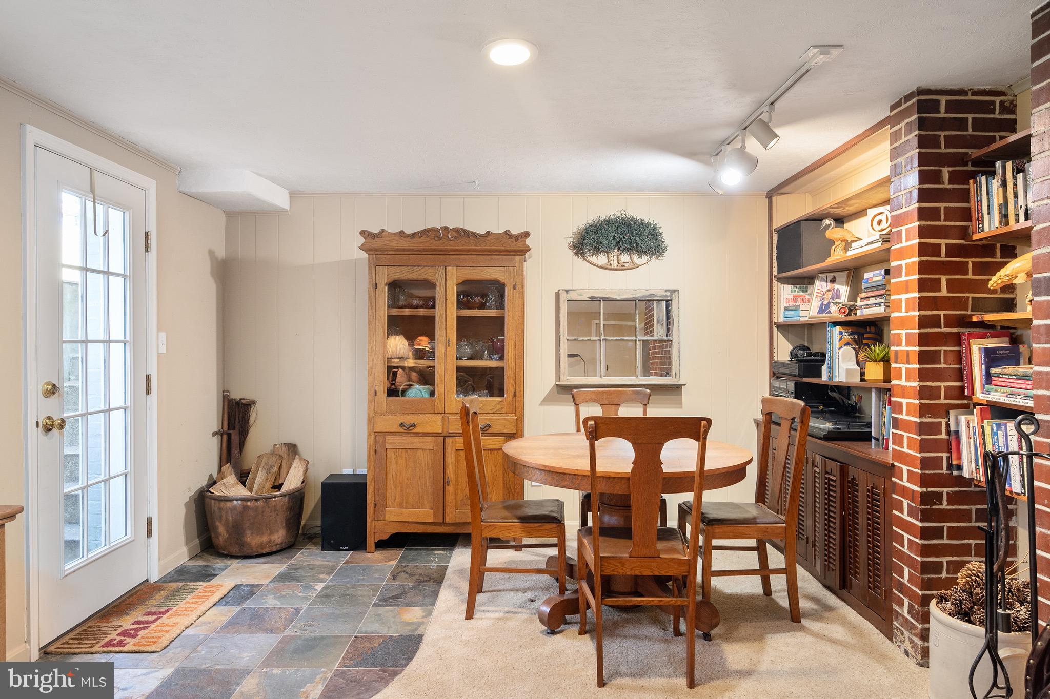 4312 FERRY LANDING ROAD