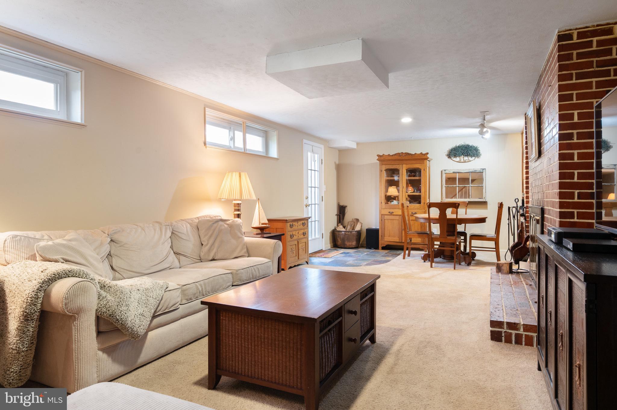 4312 FERRY LANDING ROAD