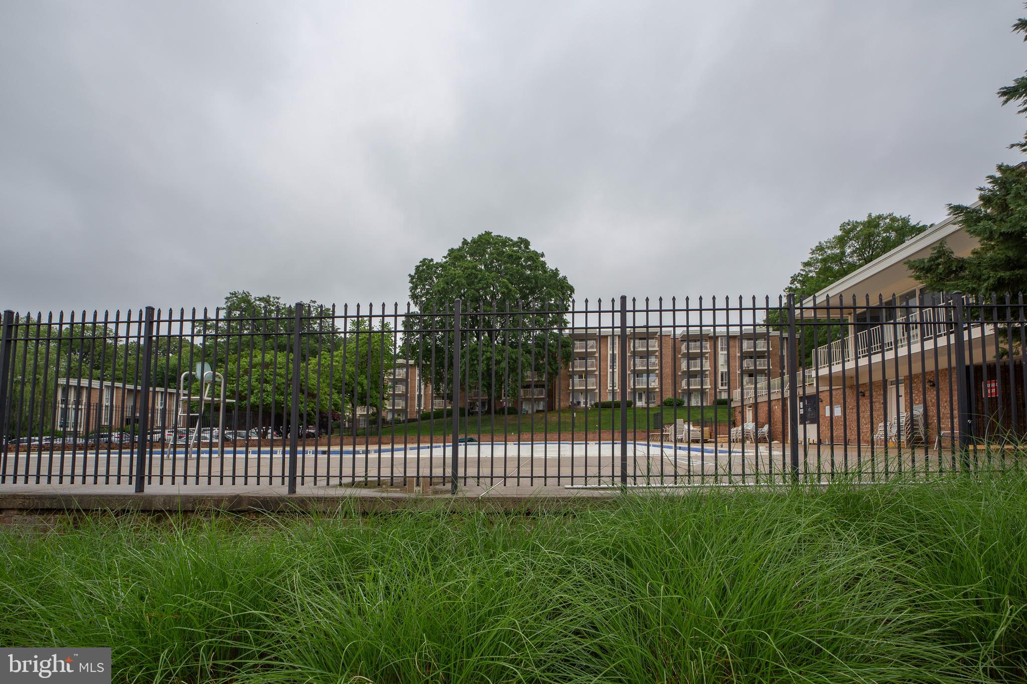 2525 HUNTINGTON AVENUE 18
