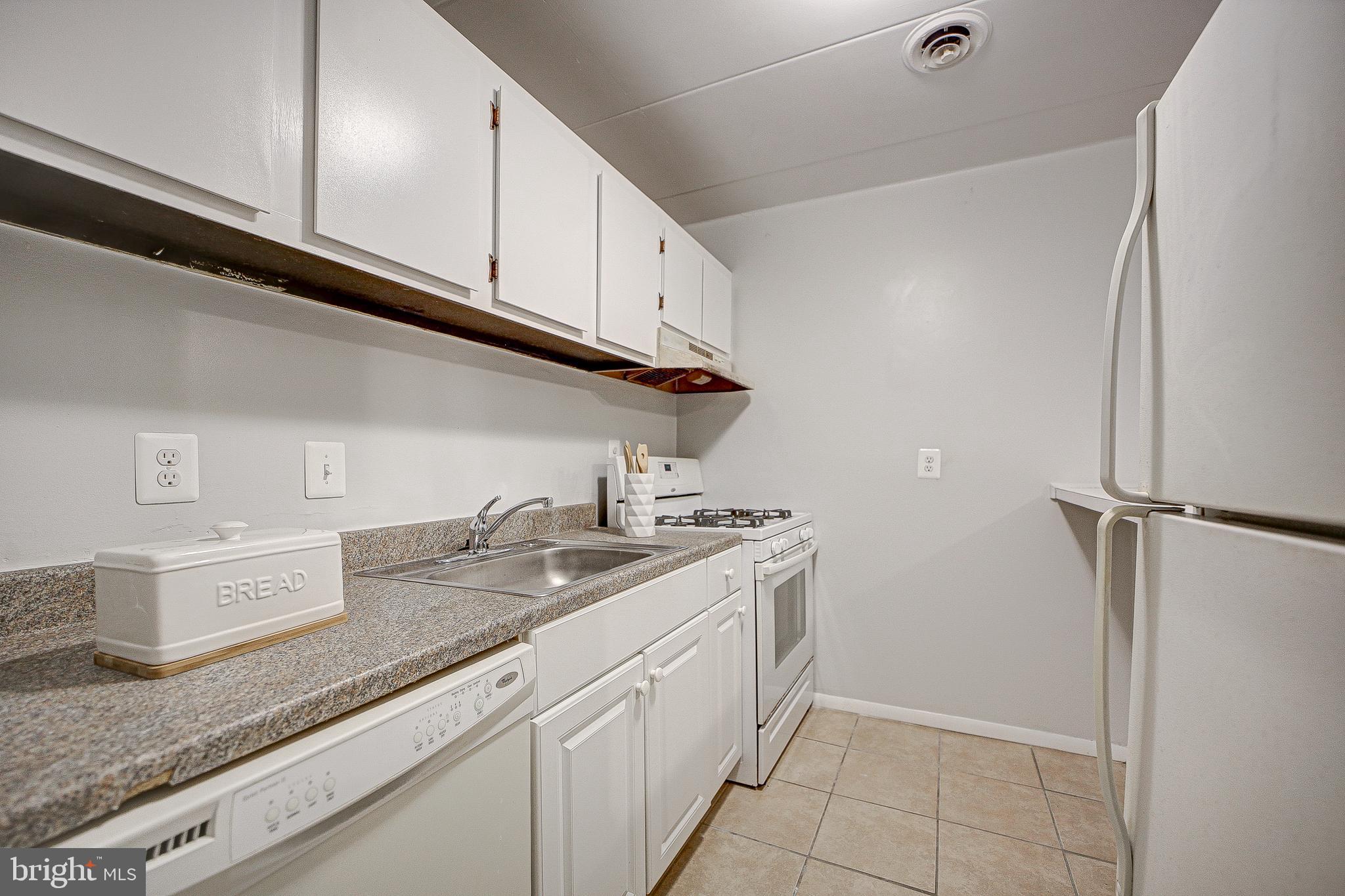 2525 HUNTINGTON AVENUE 18