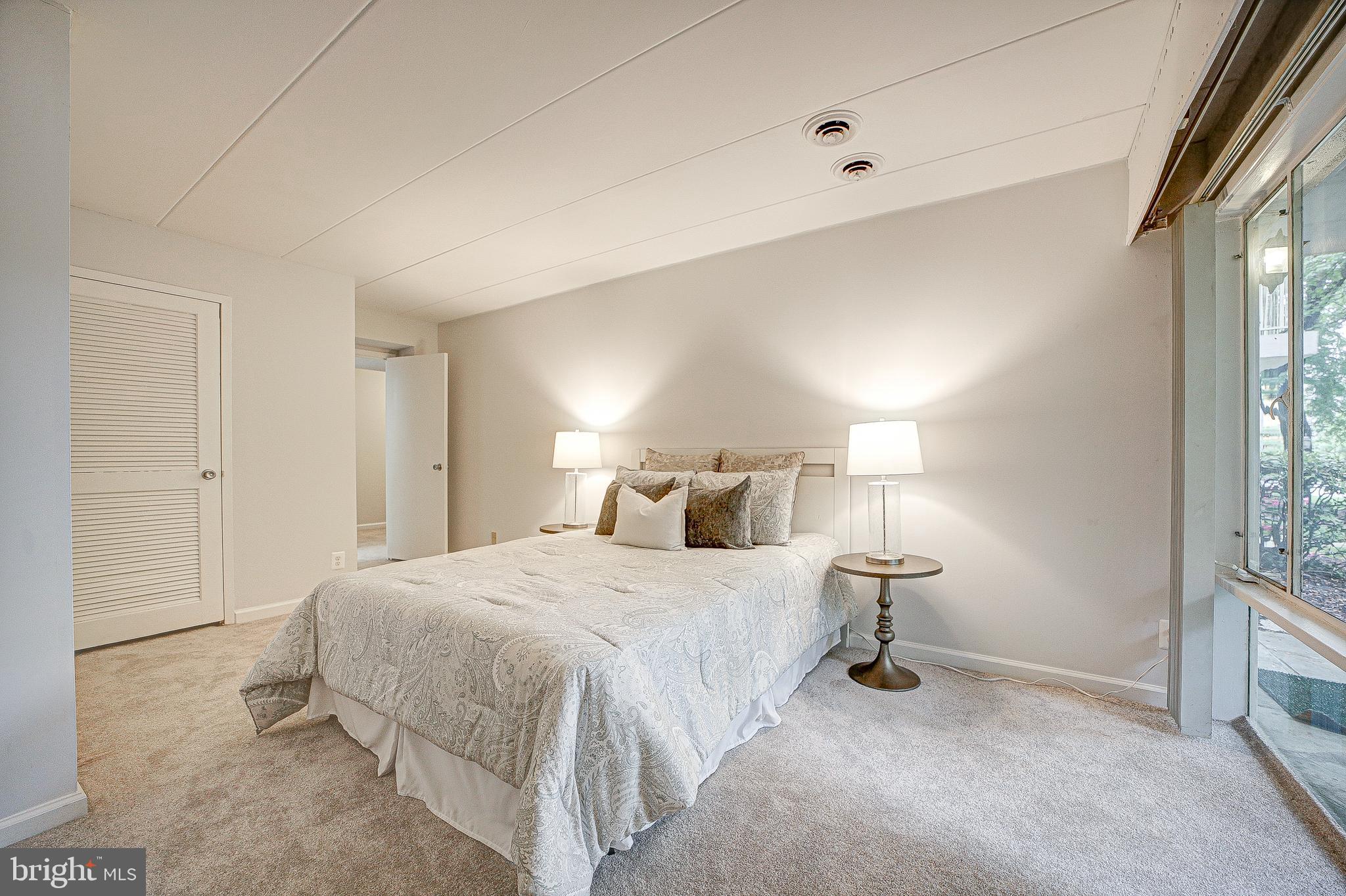 2525 HUNTINGTON AVENUE 18