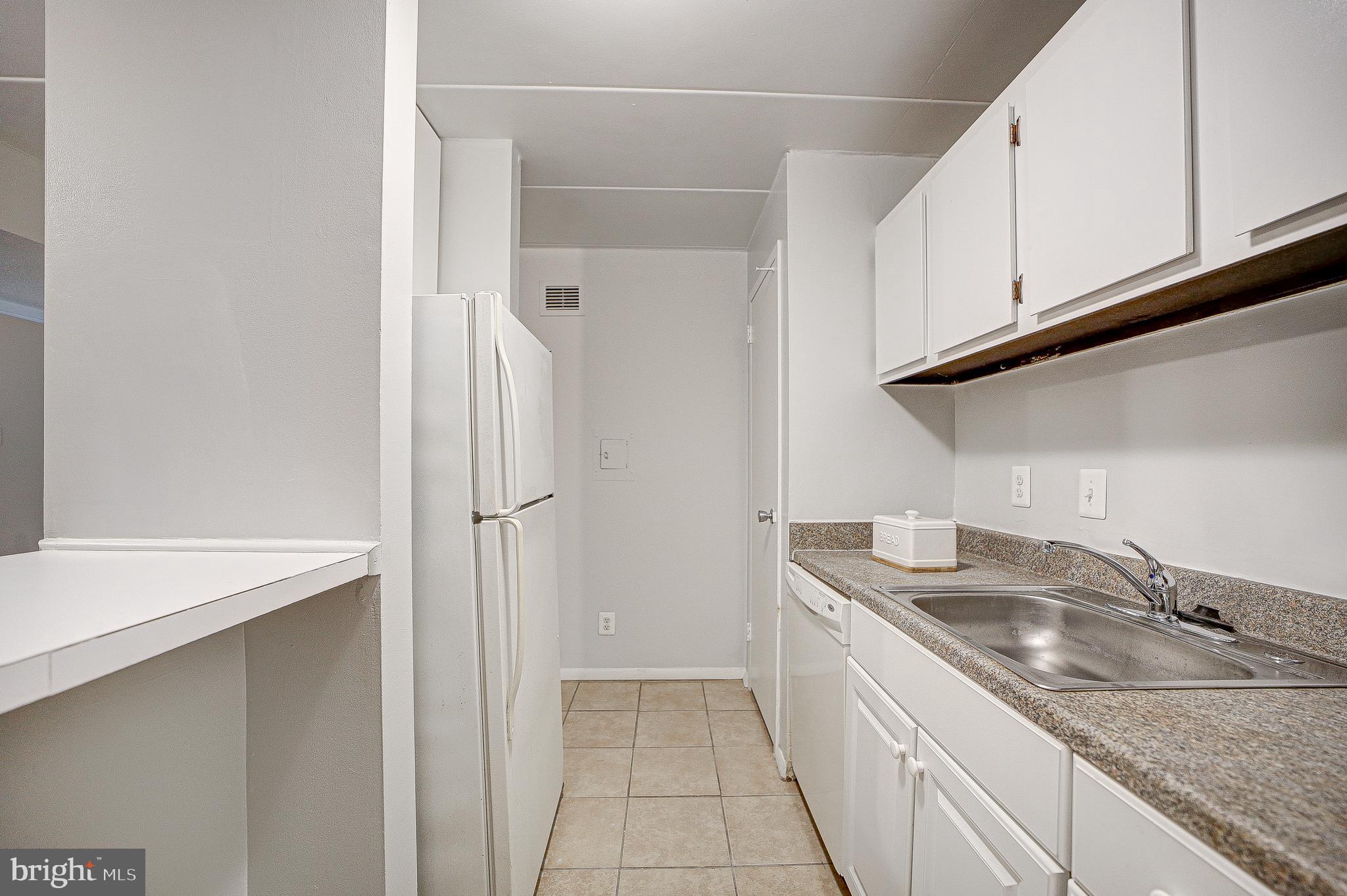 2525 HUNTINGTON AVENUE 18