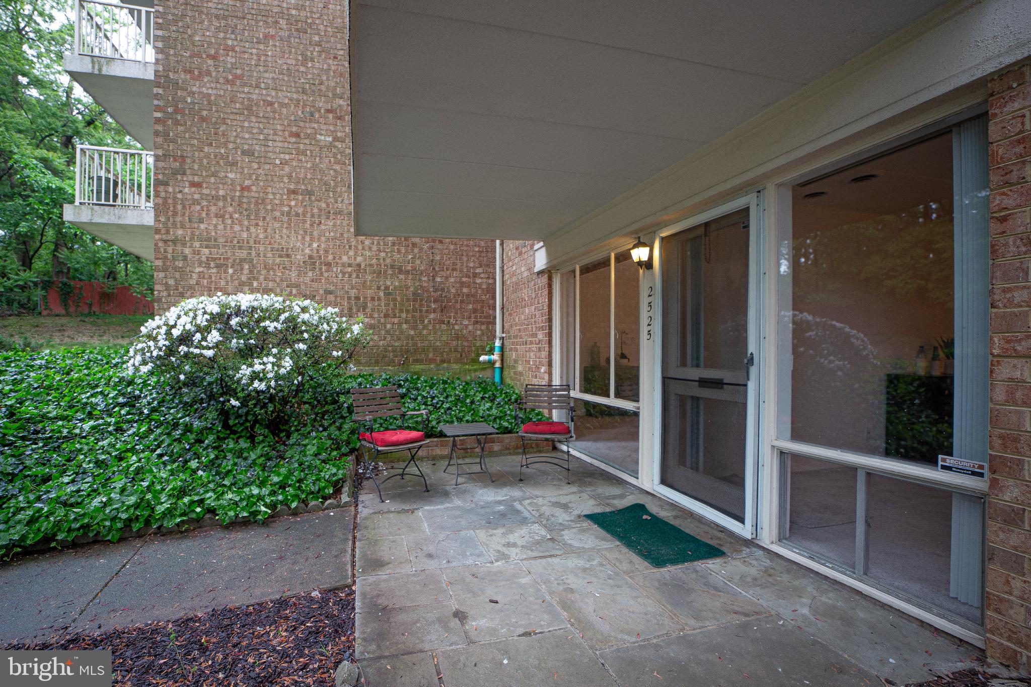 2525 HUNTINGTON AVENUE 18