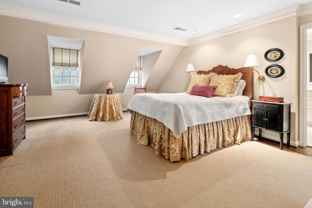 9394 MOUNT VERNON CIRCLE