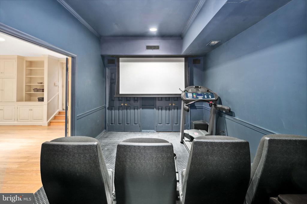 9394 MOUNT VERNON CIRCLE