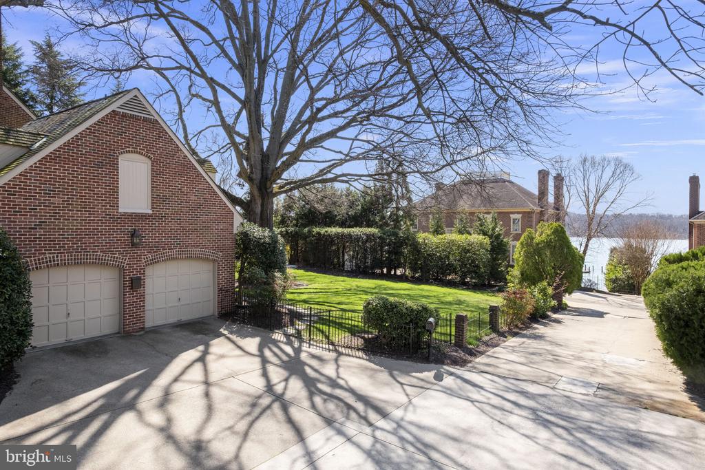 9394 MOUNT VERNON CIRCLE