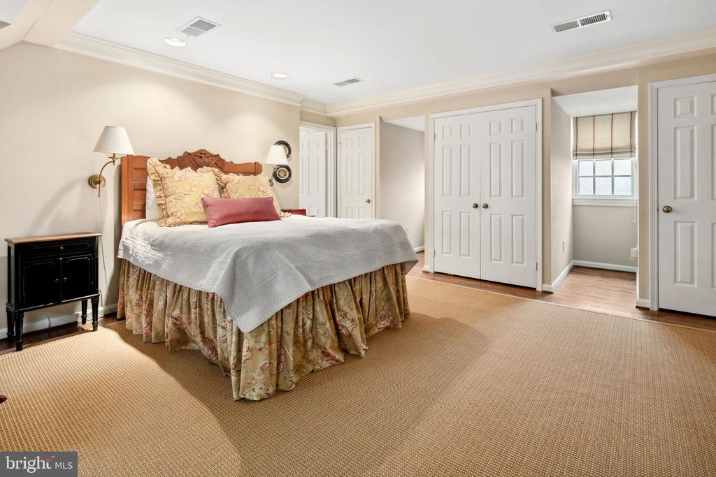 9394 MOUNT VERNON CIRCLE
