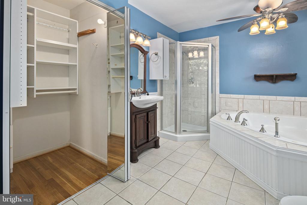 4104 TIDEWATER COURT