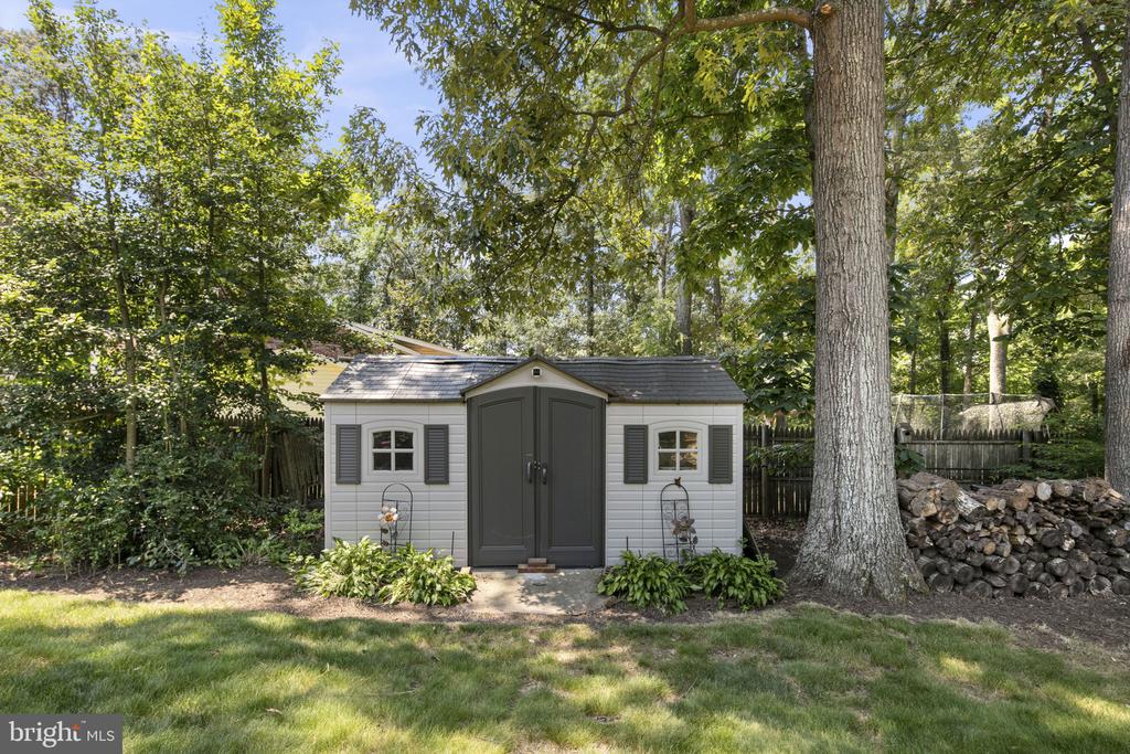 4104 TIDEWATER COURT