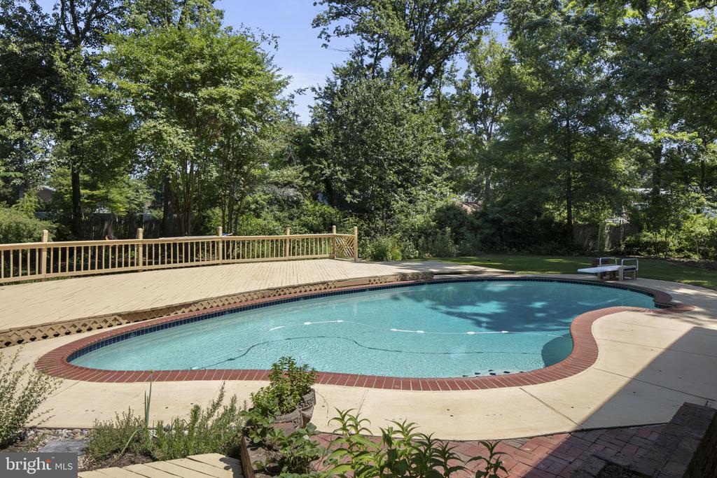 4104 TIDEWATER COURT