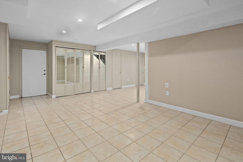 4104 TIDEWATER COURT