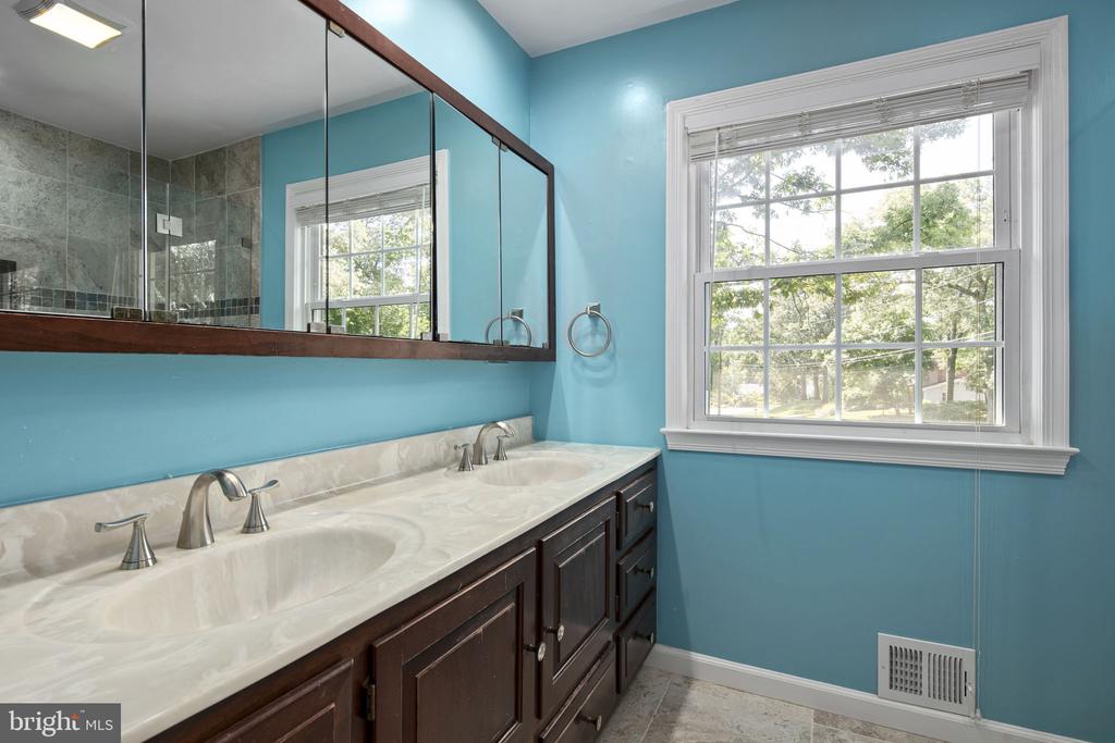 4104 TIDEWATER COURT