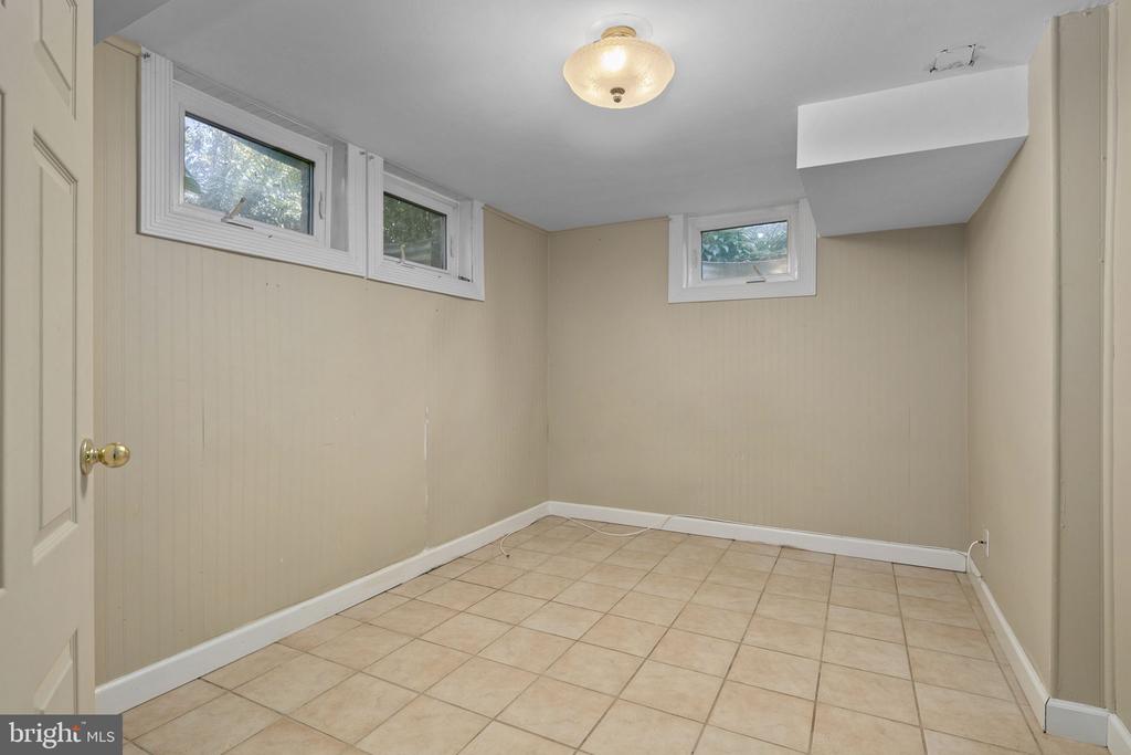 4104 TIDEWATER COURT