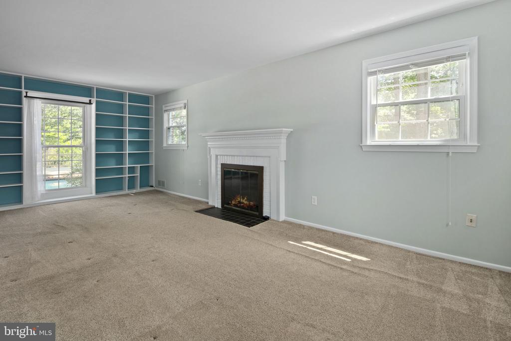 4104 TIDEWATER COURT