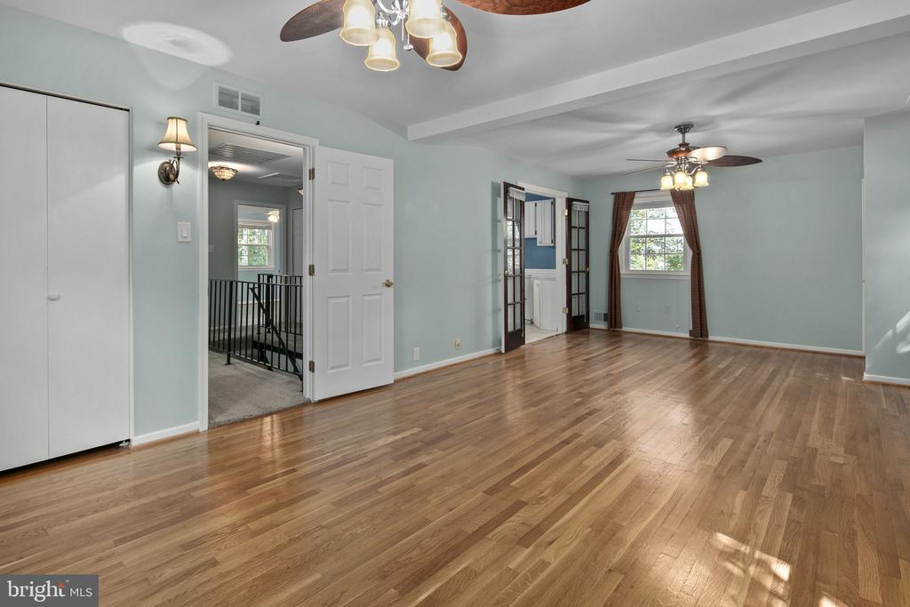 4104 TIDEWATER COURT