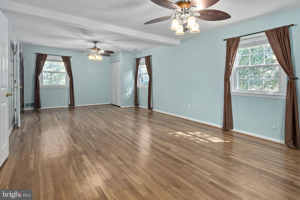 4104 TIDEWATER COURT