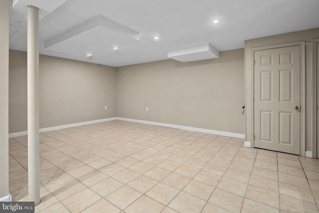 4104 TIDEWATER COURT