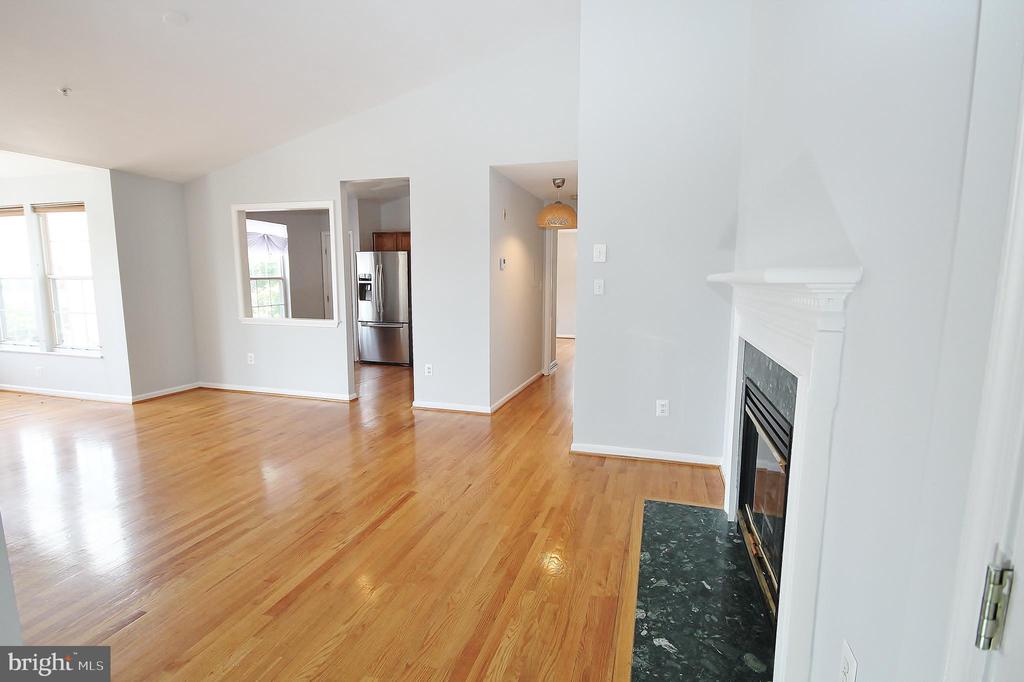 7522 SNOWPEA COURT J 21