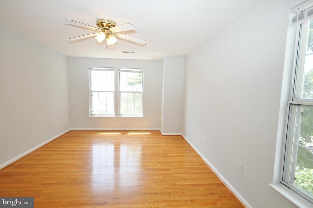 7522 SNOWPEA COURT J 21