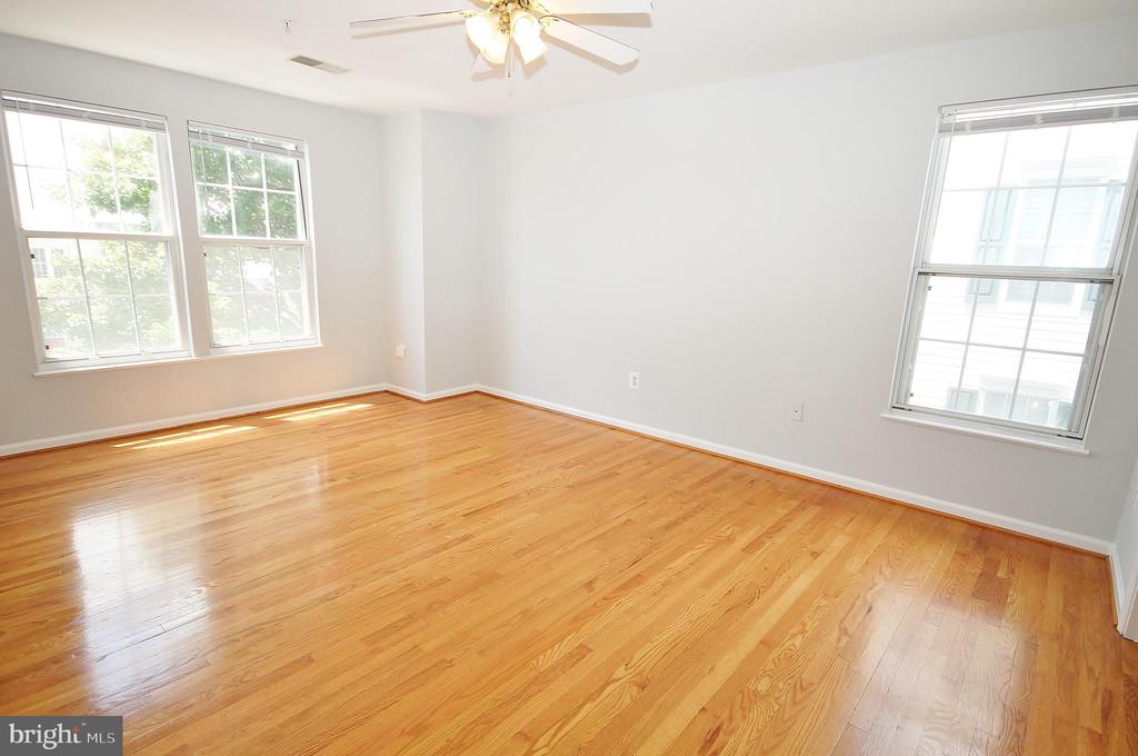 7522 SNOWPEA COURT J 21