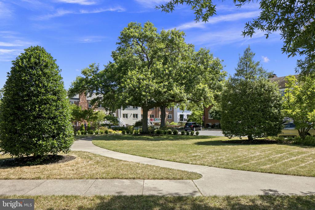 6332 GOLF COURSE SQUARE