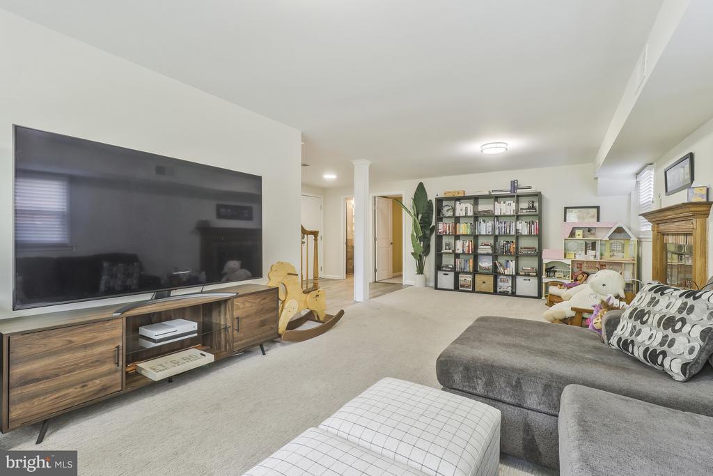 8602 BOUND BROOK LANE