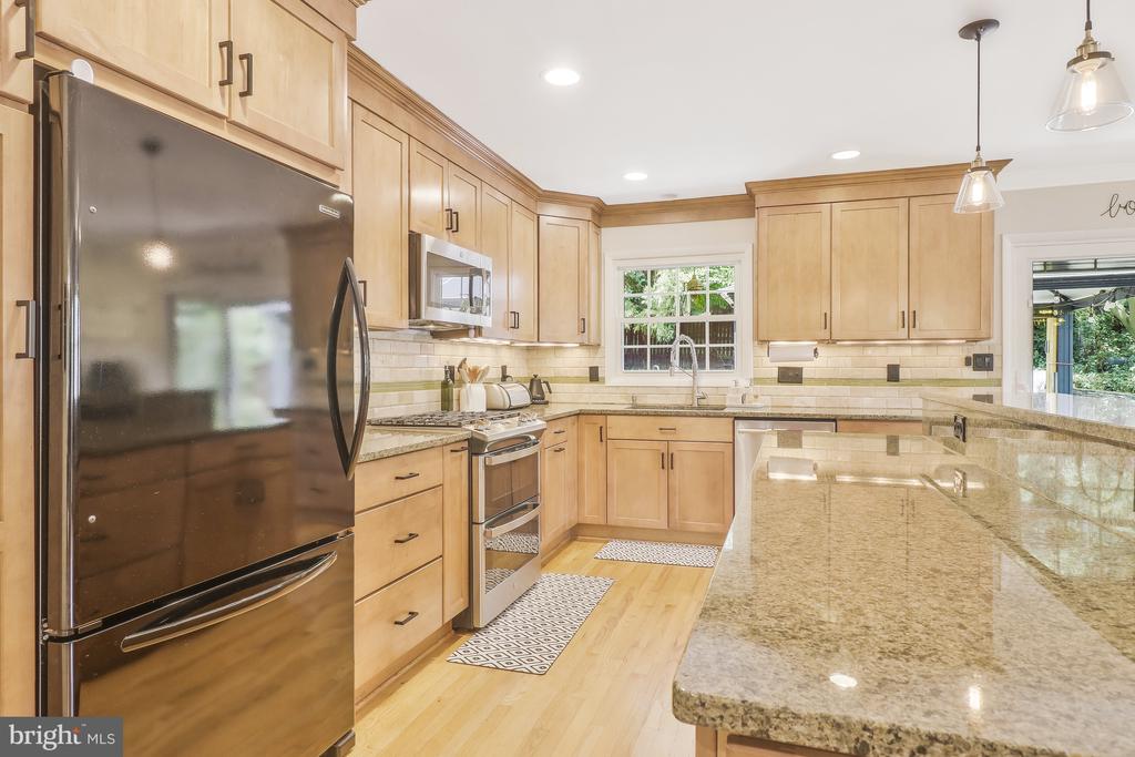 8602 BOUND BROOK LANE