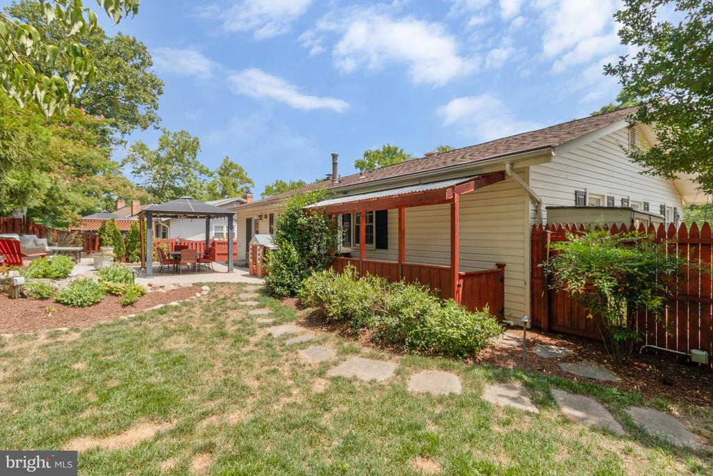 8602 BOUND BROOK LANE