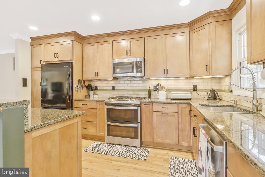 8602 BOUND BROOK LANE