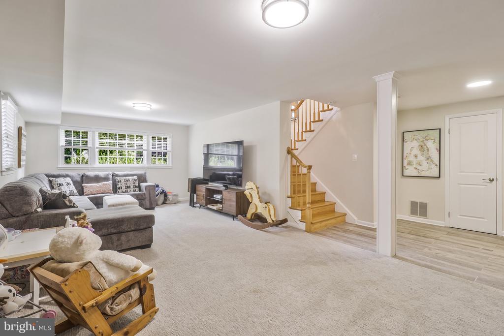8602 BOUND BROOK LANE