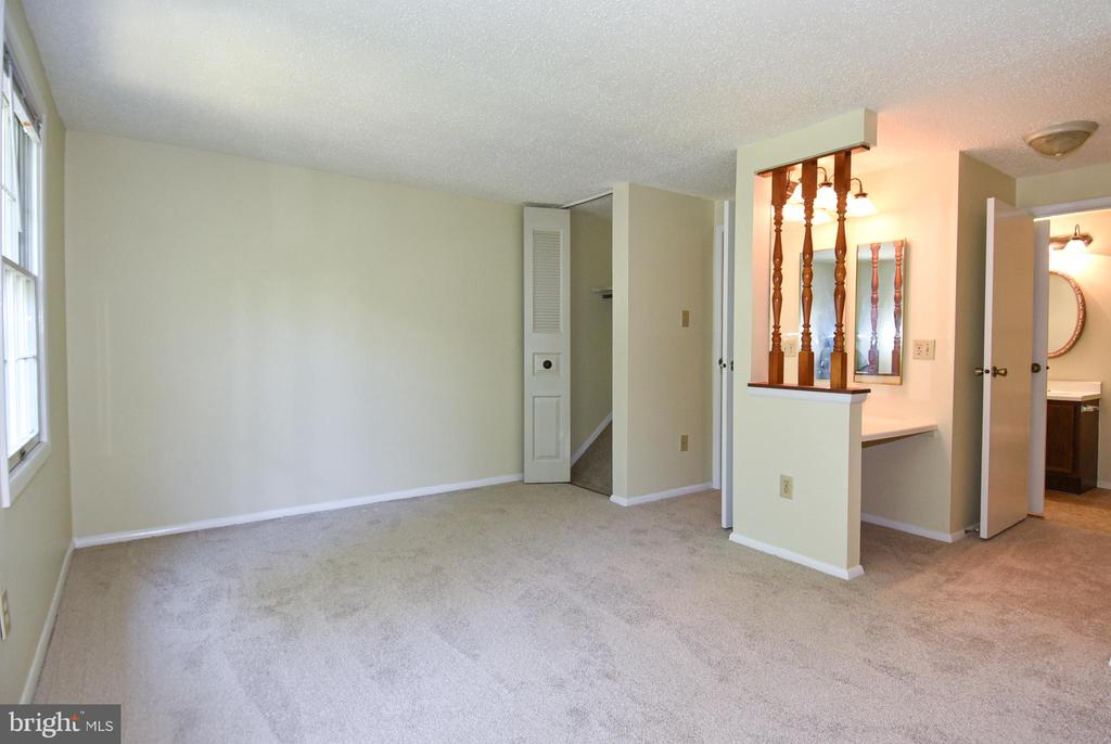 5349 HARBOR COURT DRIVE