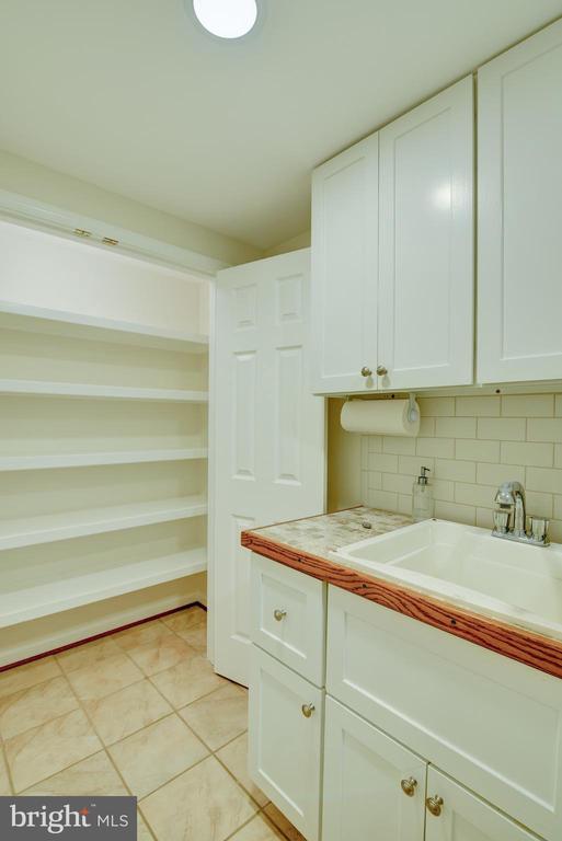7222 BROOKCREST PLACE