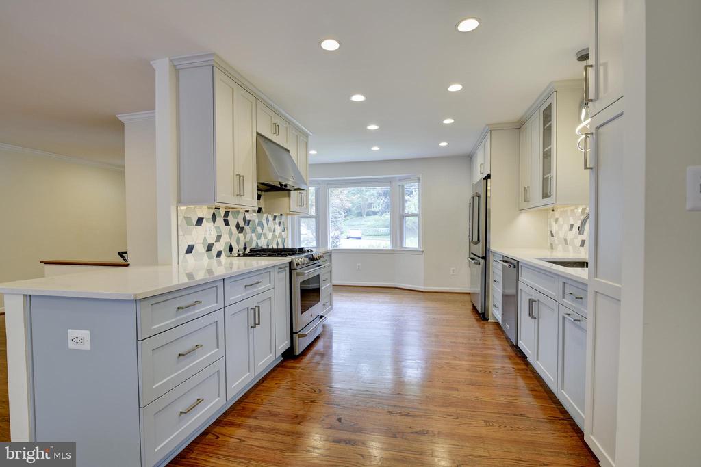 7222 BROOKCREST PLACE