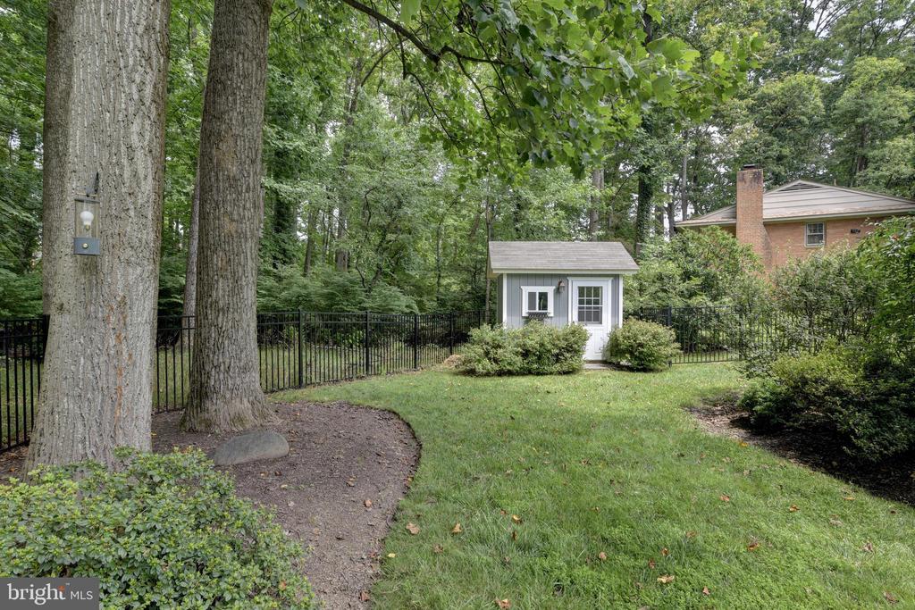 7222 BROOKCREST PLACE