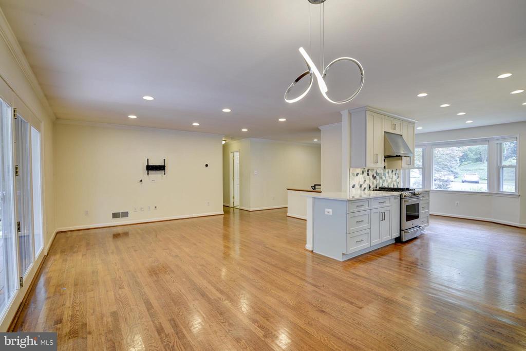 7222 BROOKCREST PLACE