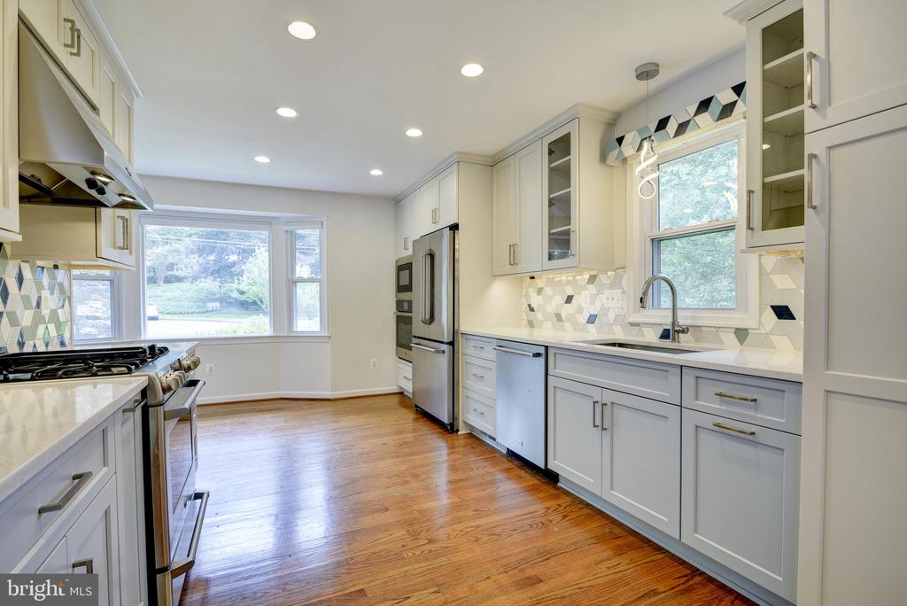 7222 BROOKCREST PLACE