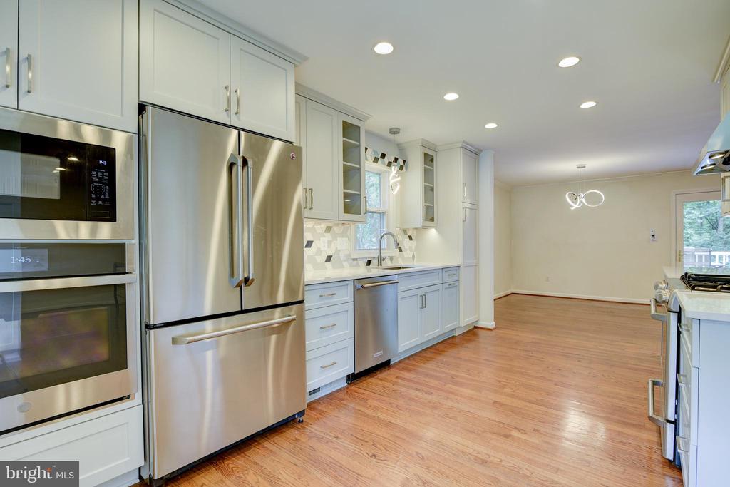 7222 BROOKCREST PLACE