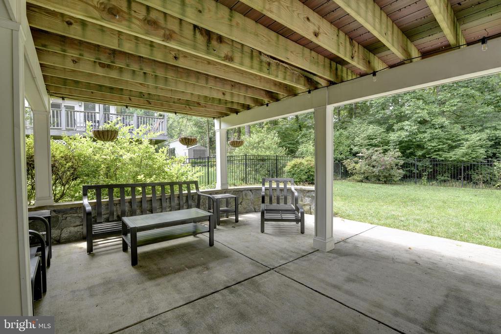 7222 BROOKCREST PLACE