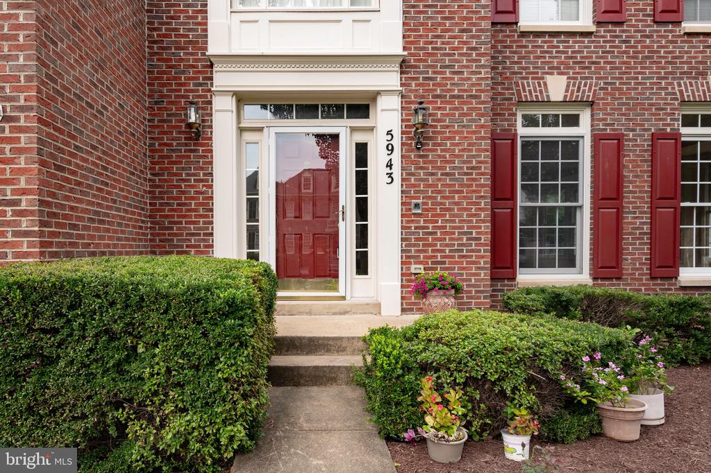 5943 DOROTHY BOLTON COURT