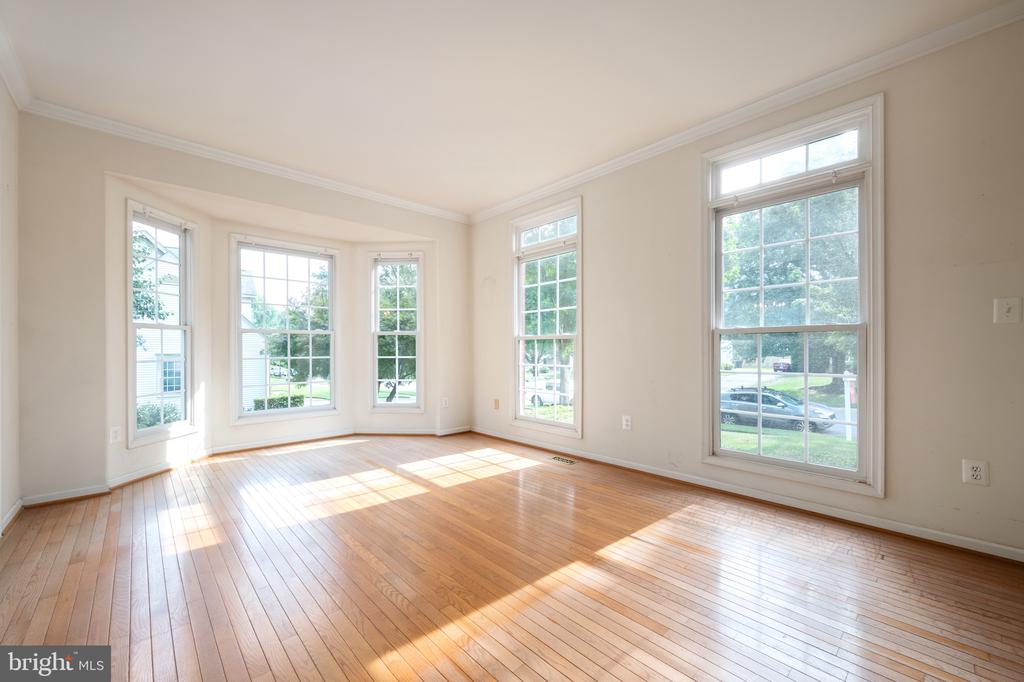 5943 DOROTHY BOLTON COURT