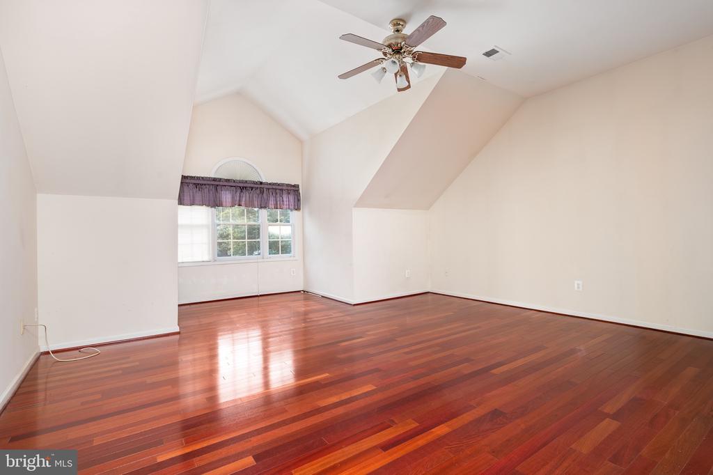 5943 DOROTHY BOLTON COURT