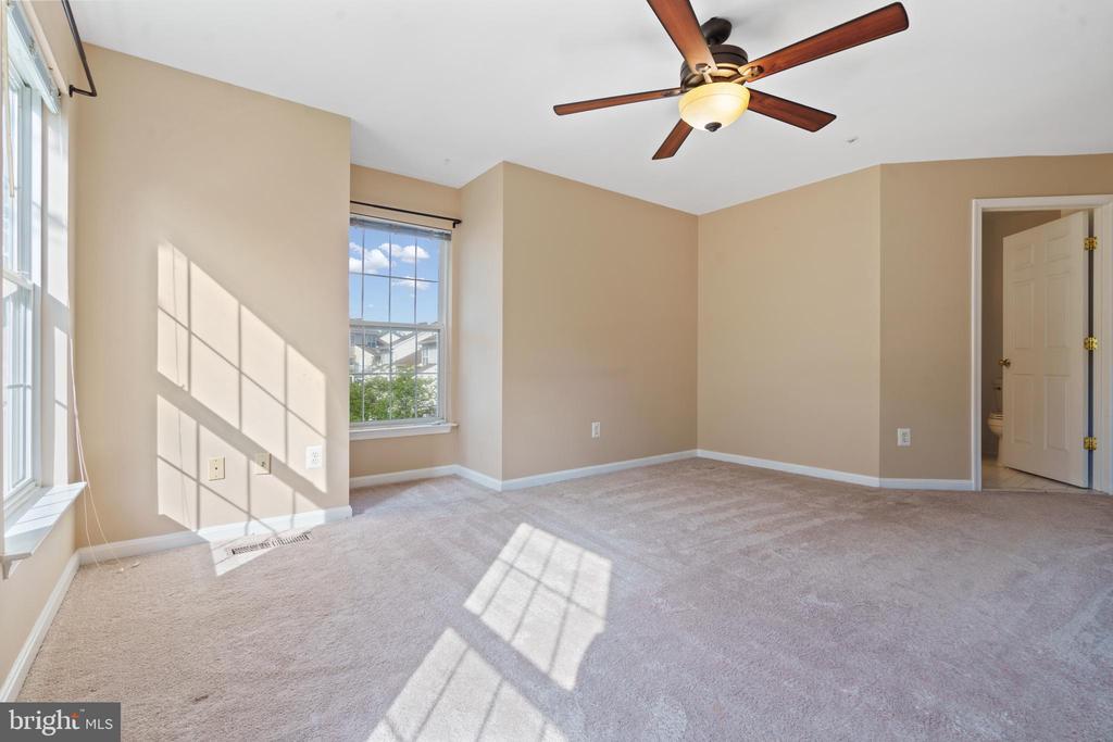 6607 THACKWELL WAY 2203