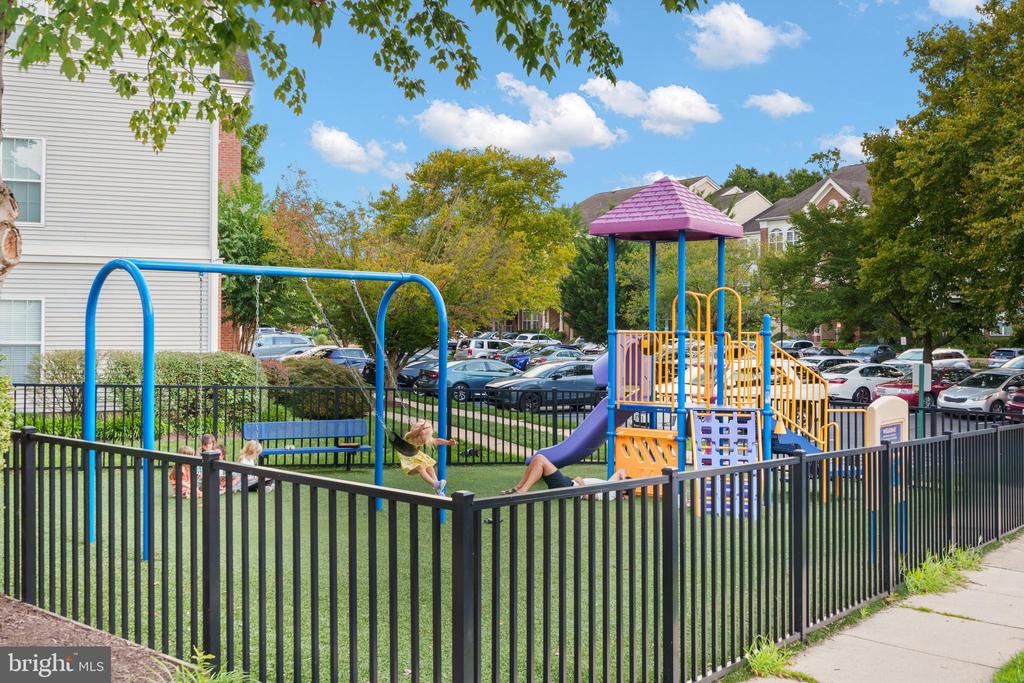 6607 THACKWELL WAY 2203