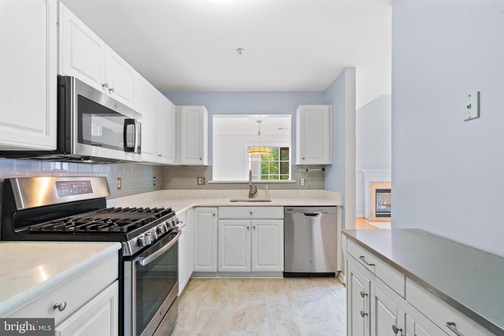 6607 THACKWELL WAY 2203