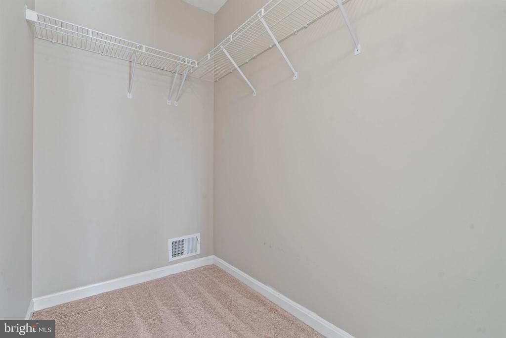 6607 THACKWELL WAY 2203