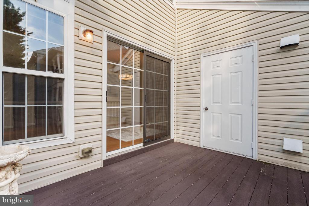 6607 THACKWELL WAY 2203