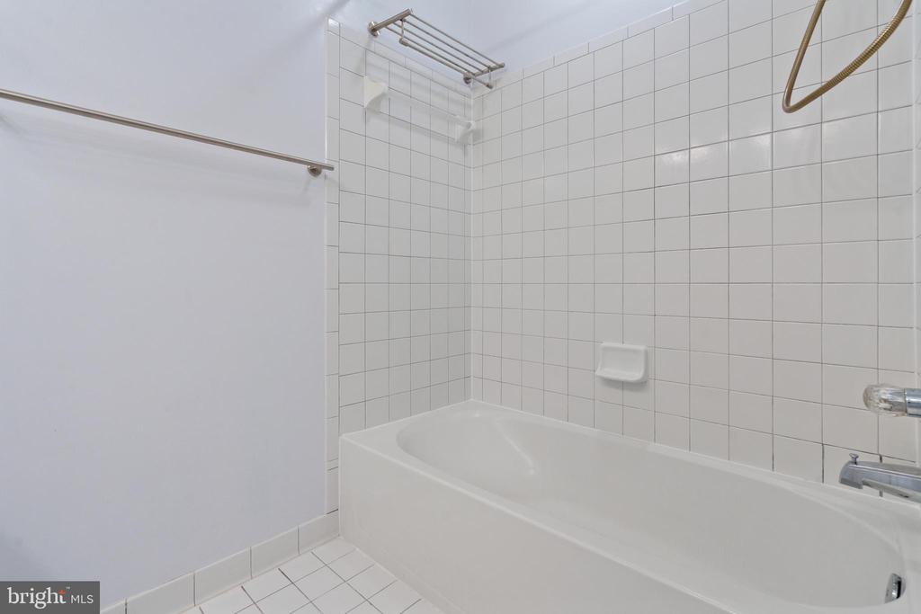 6607 THACKWELL WAY 2203
