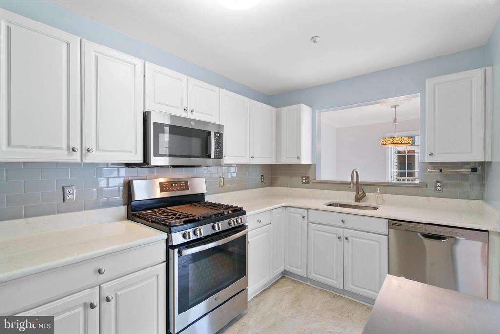 6607 THACKWELL WAY 2203