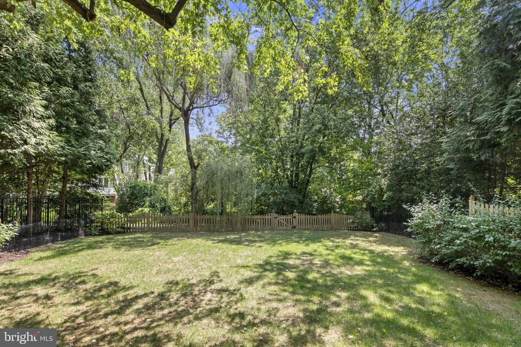 6422 WOOD HAVEN ROAD