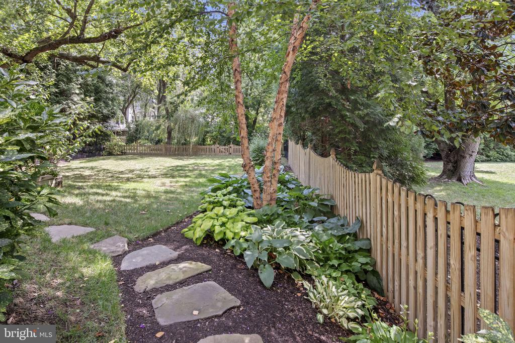 6422 WOOD HAVEN ROAD